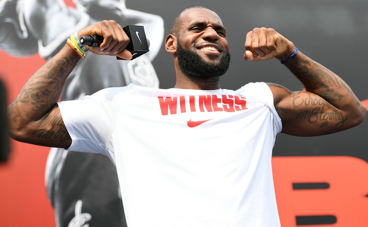 Lebron james on sale nike historia